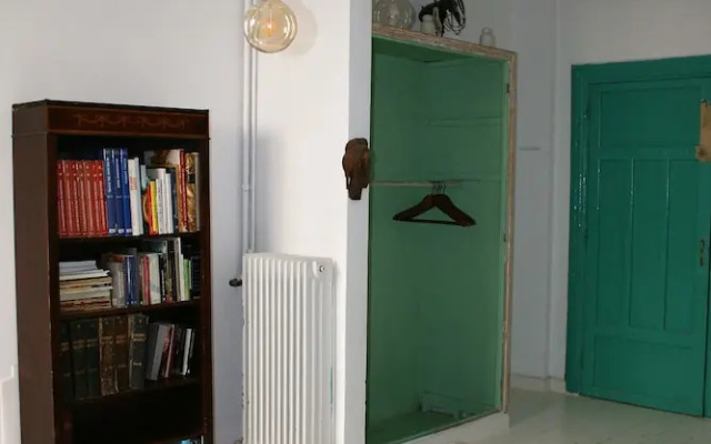 Neoclassical ART-House Bhive