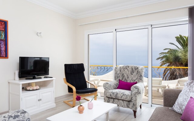Cosy Apartment with views