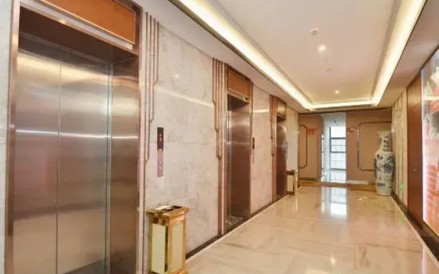 Lujiang County Hung Chun Garden Business Hotel