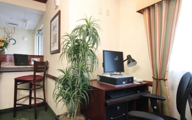 Wingate By Wyndham Liverpool/syracuse