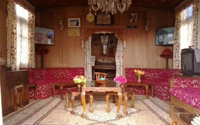 Houseboat Ambassador