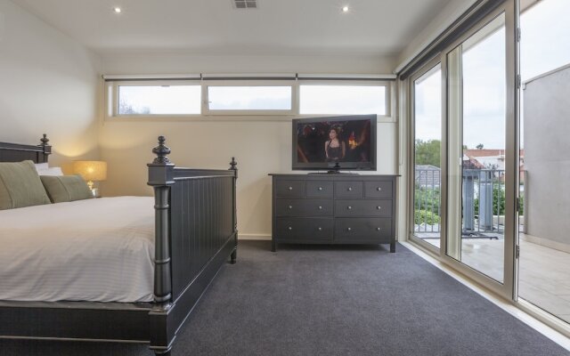 Boutique Stays - Elwood Hideaway