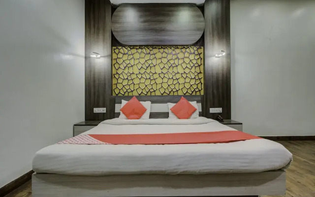OYO 22530 Savoy Hotel