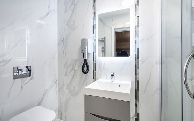 Billionaire Suites Kensington