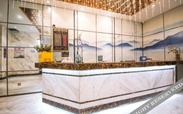 Guiyang Yimou Impression Hotel (Guiyang Huaguoyuan Fortune Plaza Wulichong Subway Station)