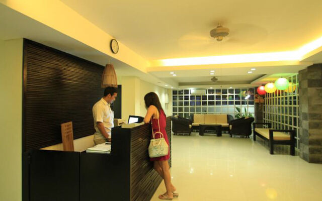 Kuta Airport Insta Hotel