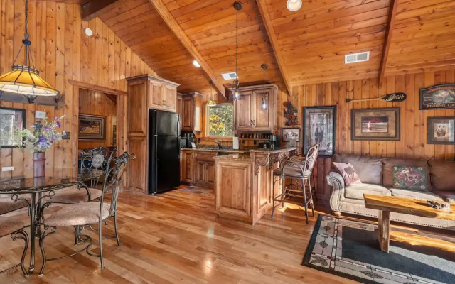 The Cabin at Rock Canyon