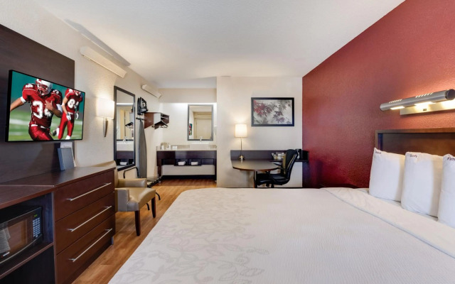 Super 8 by Wyndham Deerfield/Northbrook