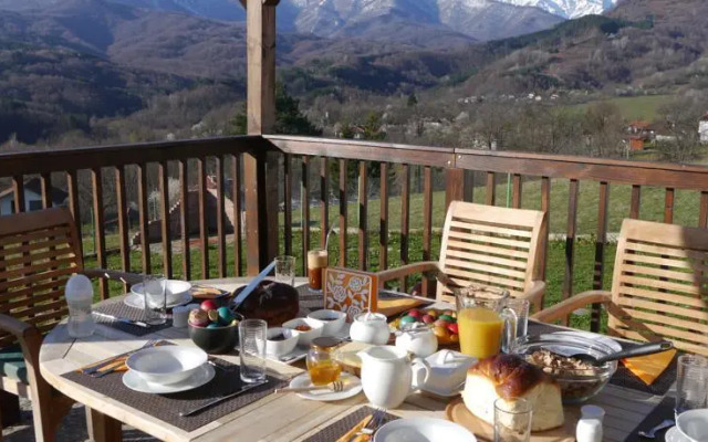 Tabashko Tarn Guest House