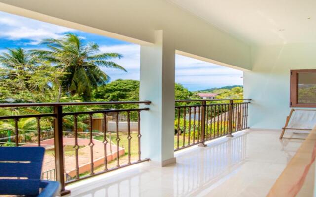 Apartment With one Bedroom in Au Cap, With Wonderful Mountain View, Enclosed Garden and Wifi - 100 m From the Beach