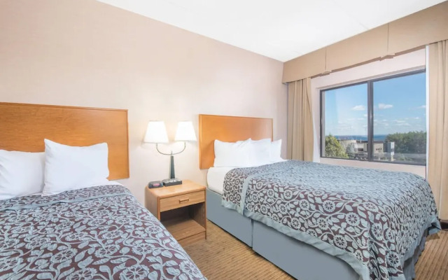 Days Inn Duluth Lakewalk