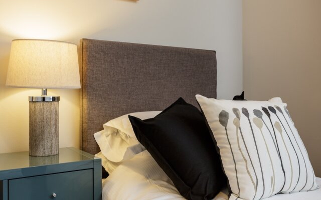 Upper Strand Apartment