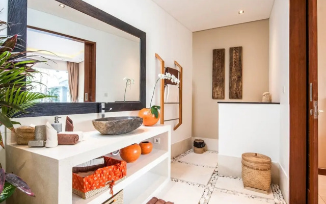 Villa 15 Stunning 6 BR Villa 400m to Beach