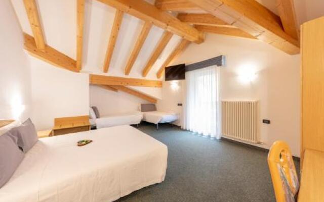 Flos Hotel