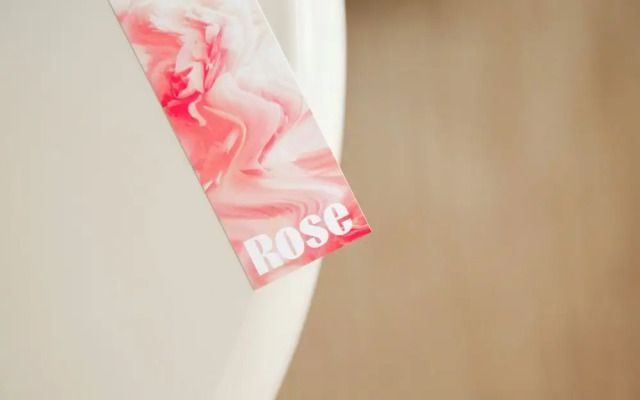 Rose Hôtel Invisible