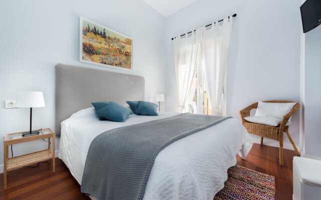 Cozy And Bright 2 Bd Apartment In A Wonderful Location. Plaza Nueva