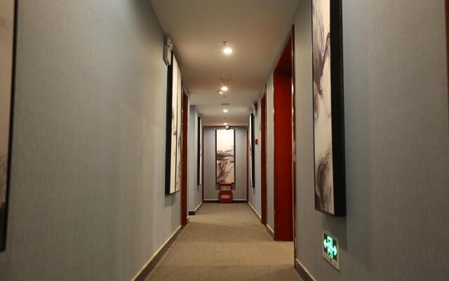 Hi Inn Nanchang Bayi Square Metro Station