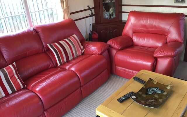 Beautiful 2-bed Chalet in Llanfairpwllgwyngyll