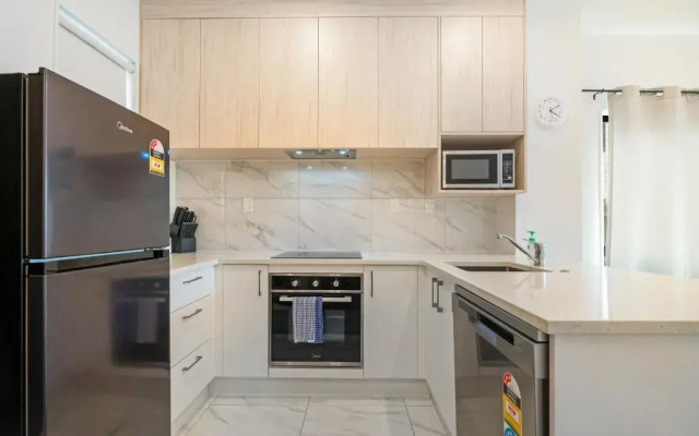 Cozy Brand New Townhouse 10