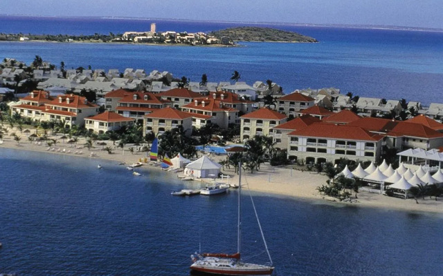Le Flamboyant Hotel and Resort