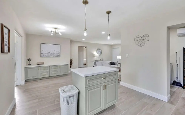 Pompano Beach Bungalow for 5!