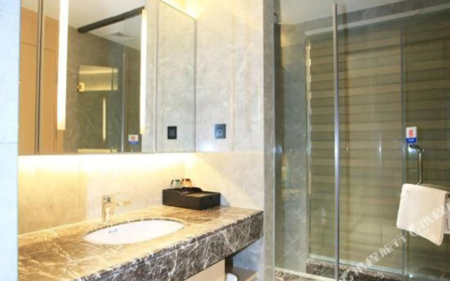 Yuanfeng Hotel (Shenzhen East Railway Station Buji Subway Station)