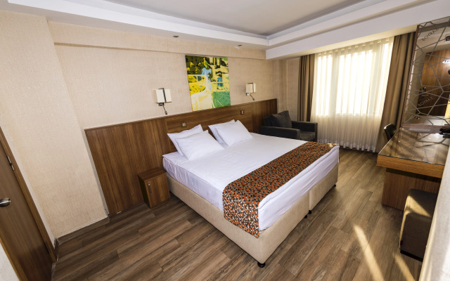 BGuest Hotel & Residence