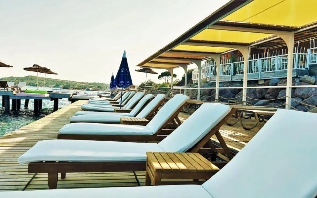 Assos Longevity Hotel