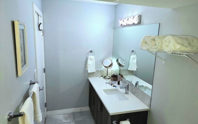 Luxurious Home Away From Home With AC