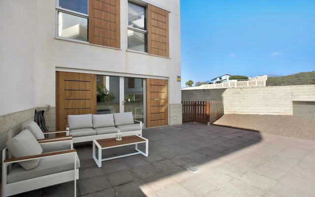 Beautiful Duplex Facing The Beach