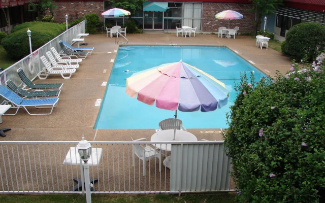 Columbus Inn & Suites