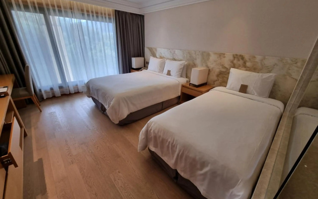 Pine Grove Hotel