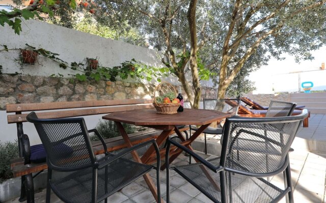 Modern Apartment With Private Pool in Maslenica