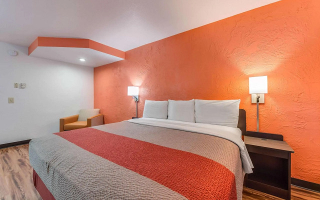 Motel 6 Saint Paul, MN - I-94