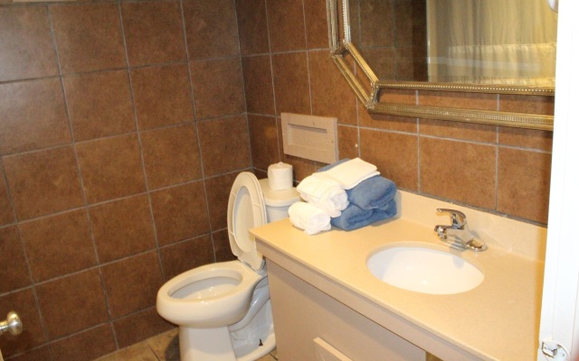 Whaler Inn And Suites