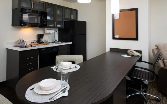 Candlewood Suites Olathe by IHG