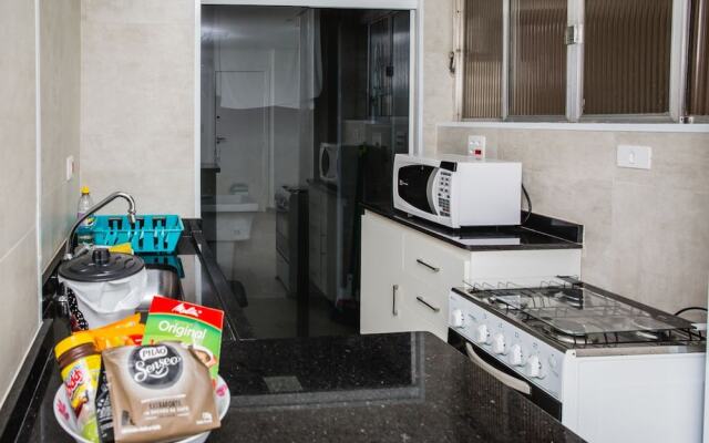 Amplo apartamento no centro, 2 quadras do metrô