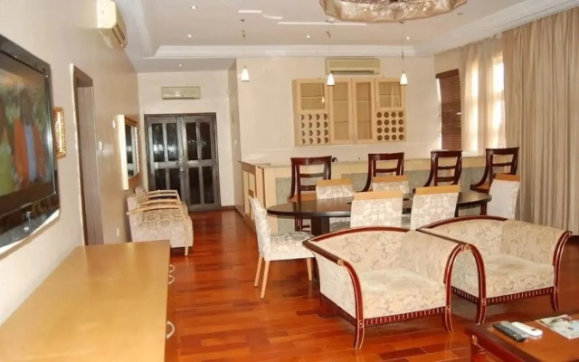 Owu Crown Hotel