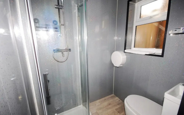 Relaxing Getaway With Hot Tub & Sauna Sleeps 6