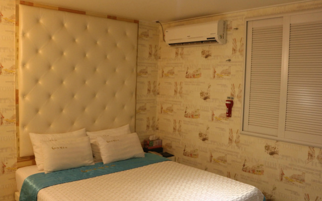 Luna Motel