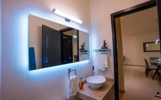 Luxury Apartment With Poll