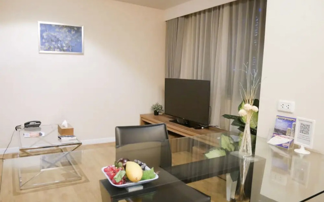 Locals Sathorn Siamese Nang Linchee Apartments