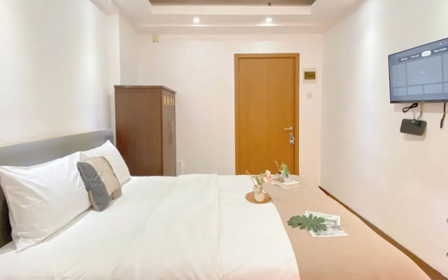 Minimalist Studio Apartment At Cinere Resort – Guest Rooms – Depok