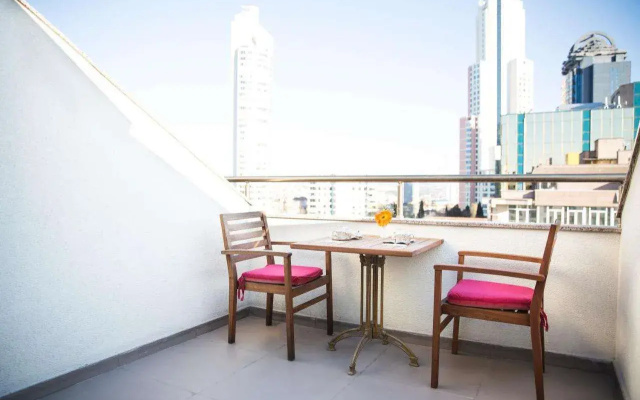 Grand Aras  & Suites