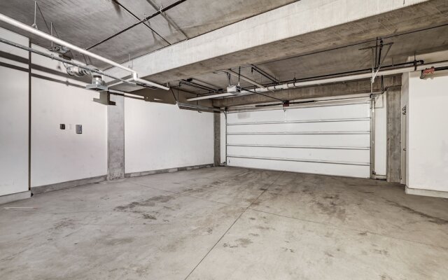 Refined 5 BR Private Home with Private Hot Tub by RedAwning