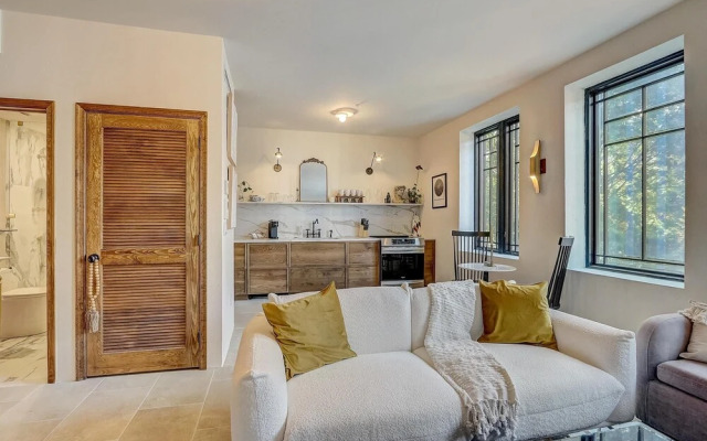 FRONTDESK 313 South St Apts Philadelphia