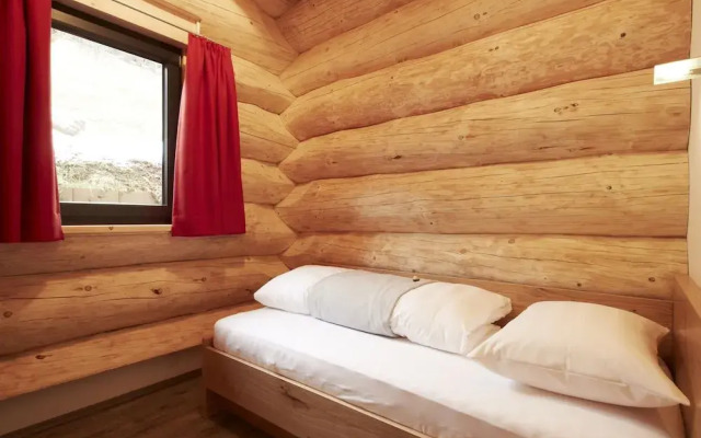 Cosy, Modern Canadian Wooden Chalet