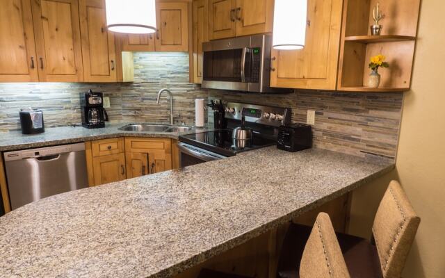 Updated Studio w Full Kitchen Spacious Living Room by RedAwning