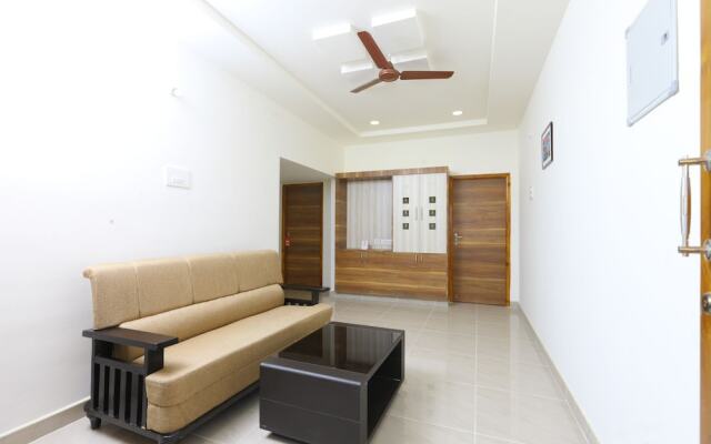 OYO 10701 Moukthi Apartment