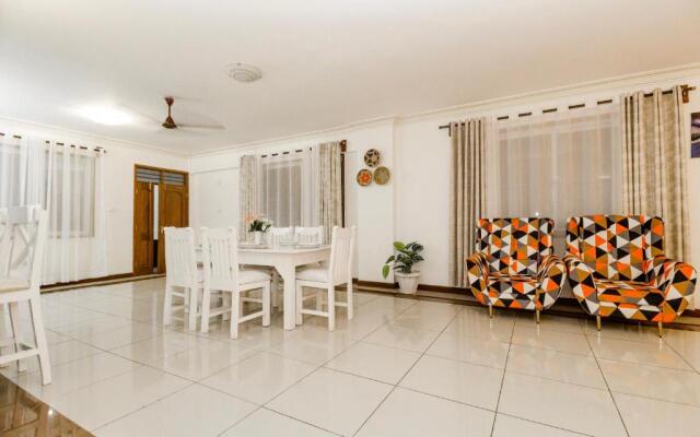 Lovely 4 Bedroom Sea View Apartment With Pool And Beach Access